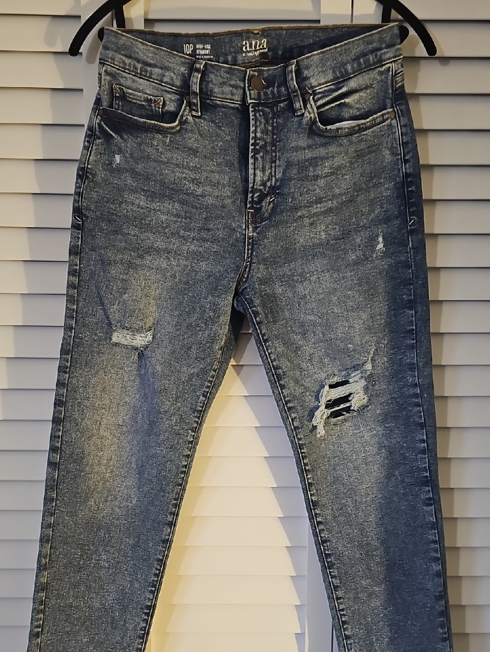 a.n.a Women's Washed Blue Distressed High-Rise Slim Jeans